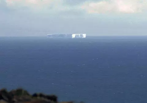 Un grup de 100 de aisberguri a ajuns la 450 km de Noua Zeelandă