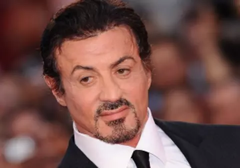 Sylvester Stallone, prins cu doi copii pe scaunul din faţă