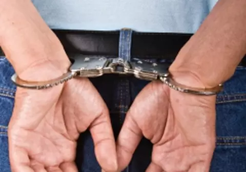 20 de tone de parfumuri, confiscate la Arad