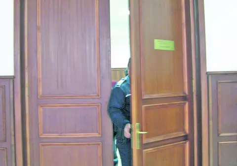 Aşa se munceşte la Tribunalul Bucureşti! În 2010, doar 25 de arhivari au avut grijă de peste 130.000 de dosare!