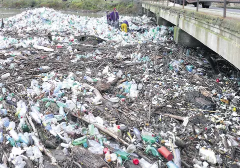 Nici nu se mai vede apa!