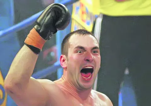 Sora: «Vitali Mîţu s-a prăbuşit fără să fie lovit»