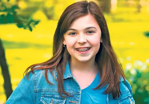 Poartă aparat dentar ca să scapi de dinţii strâmbi!