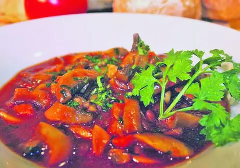 Reţete la «Şuetă»: Mâncărică de ciuperci şi icre de fasole