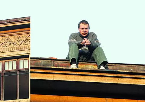 A ameninţat că se aruncă de pe casă!