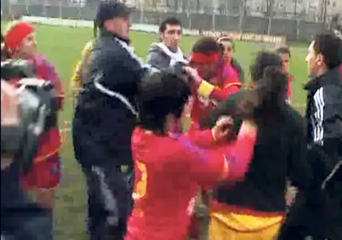 Bătaie între fete