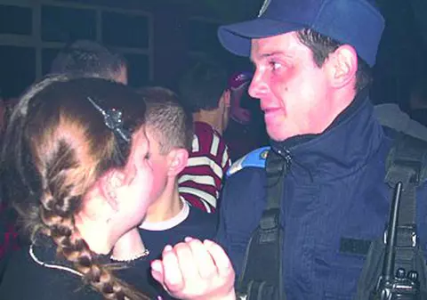 Jandarmul sinucigaş, plâns de fosta iubită