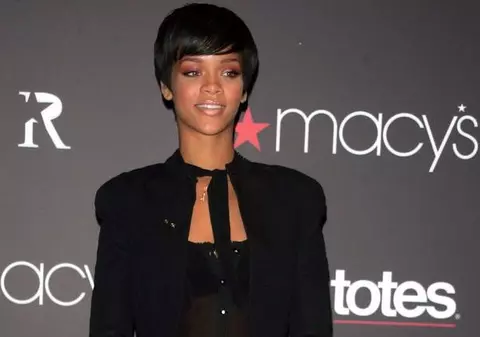 Jay-Z regretă că nu a profitat de ”Umbrella” Rihannei 