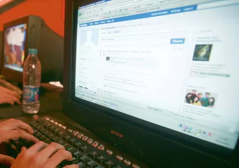 Un român din Italia a sechestrat o fată cunoscută pe Facebook