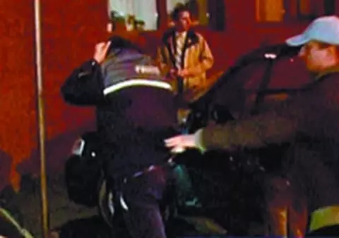 Poliţist prins în flagrant în timp ce lua mită de la un şofer