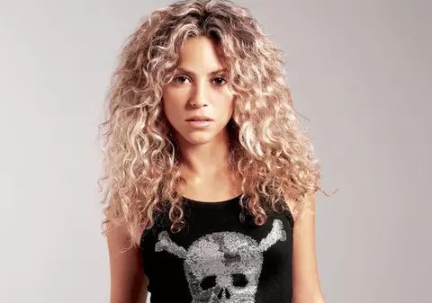 Shakira vrea ca soldaţii din Afganistan să fie înlocuiţi de profesori