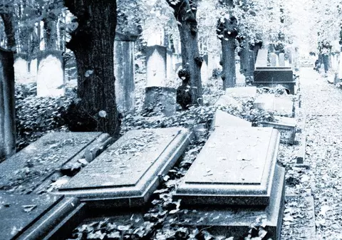 S-a spânzurat în cimitir ca să scape de diavol