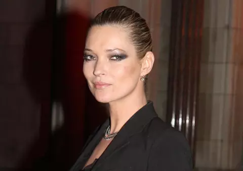 Kate Moss poartă vechituri 