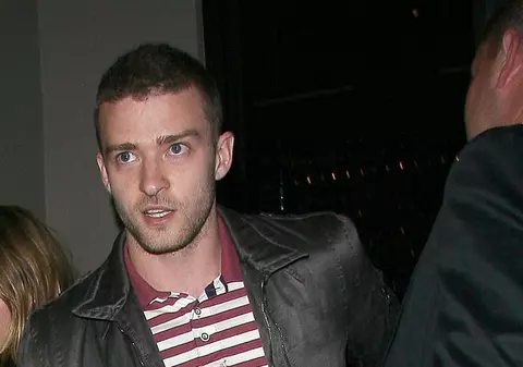 Justin Timberlake, în club cu o blondă  