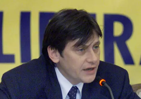 Antonescu n-ar refuza să fie premier 