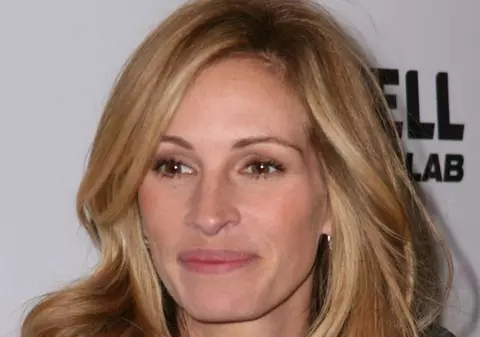 Julia Roberts s-a îmbătat la un eveniment caritabil