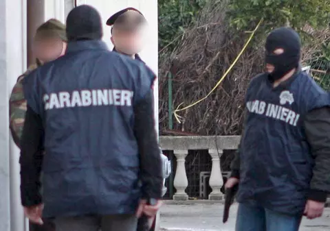 Doi cerşetori români, maltrataţi de poliţiştii italieni
