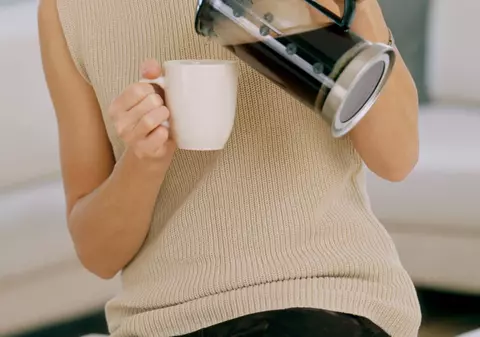 Cafeaua nu te scapă de mahmureală 
