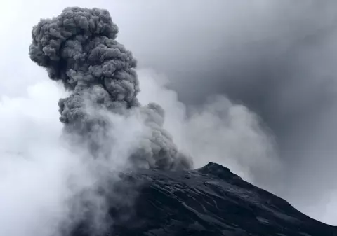 Cinci vulcani descoperiţi în Ecuador