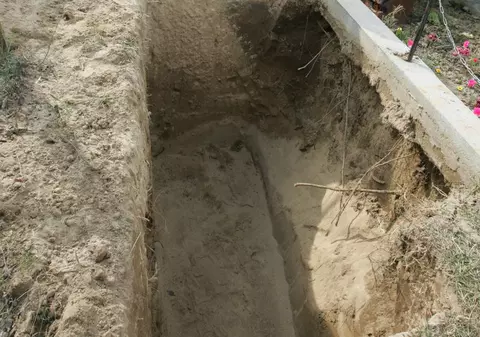 Un preot a refuzat să primească un mort în biserică