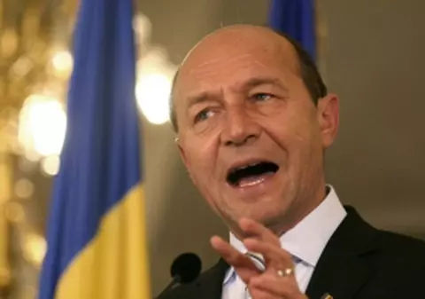 Băsescu se întâlneşte cu partidele politice pentru consultări 