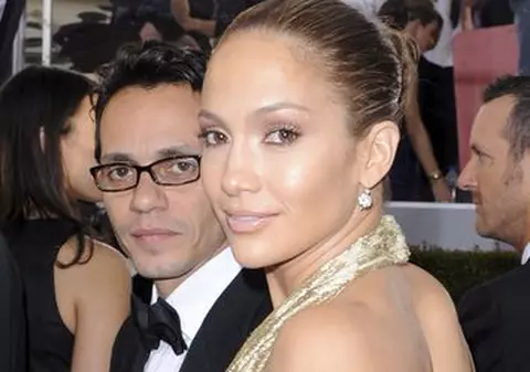 Jennifer Lopez: "Sunt mamă şi nu trebuie să mai am silueta perfectă"