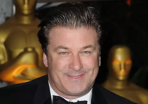 Alec Baldwin donează 1 milion de dolari şcolii la care a învăţat 