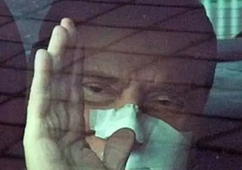 Silvio Berlusconi a fost externat