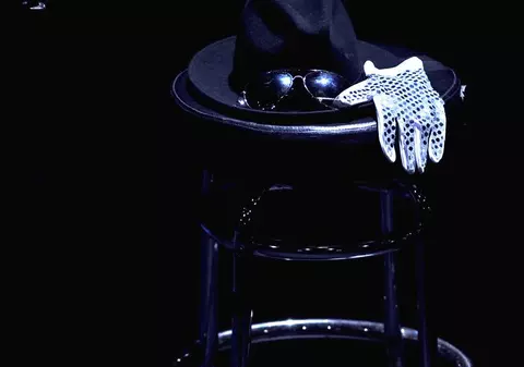 25.600 euro pentru pălăria şi pantofii lui Michael Jackson