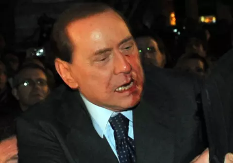 Google a şters pozele cu atacul la Berlusconi