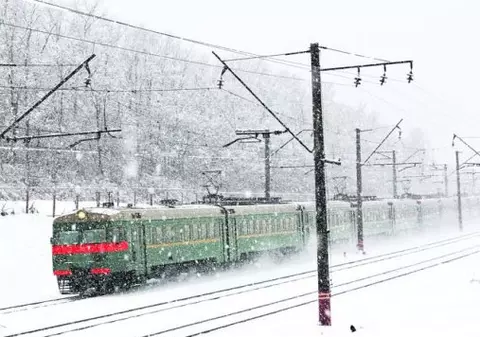 Accident la Galaţi: Un tren a lovit un TIR 