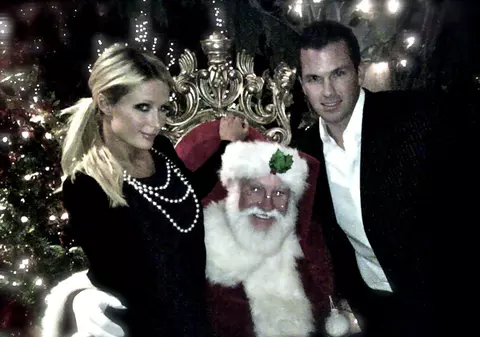 Paris Hilton, în poala lui Moş Crăciun