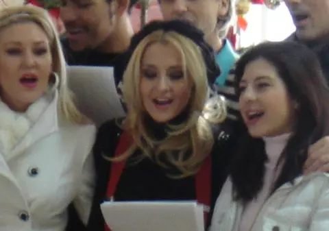 Alina Sorescu a colindat pe la casele de bătrâni