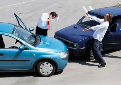 Companiile de asigurări resping plafonarea tarifelor la polițele RCA: Plafonarea daunelor este imposibilă