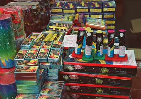 Zeci de mii de ”bombe” au fost confiscate la vama Giurgiu. Polițiștii le-au descoperit în două mașini care intraseră în România