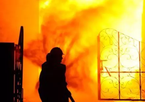 O fetiţă de 11 ani i-a dat foc mamei sale