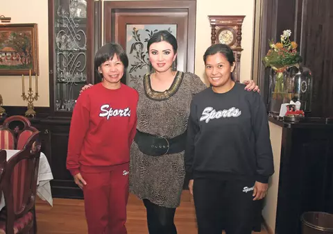 Bahmu îşi plăteşte menajerele filipineze cu 450 € pe lună