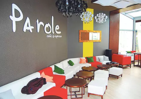 Mutu şi-a vândut cafeneaua!