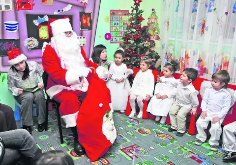 Moş Crăciun câştigă 100 de lei în 30 de minute