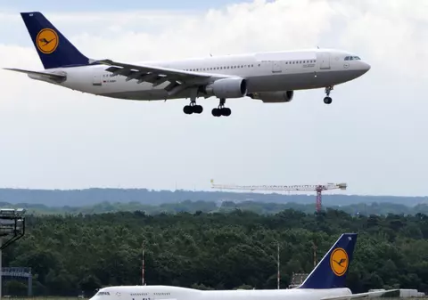 Două avioane erau cât pe ce să se lovească deasupra Belgradului