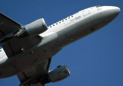 Un avion nu a putut să aterizeze pe Otopeni din cauza ceţii 
