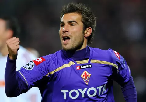 Mutu nu pleacă de la Fiorentina