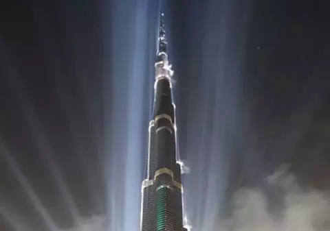 Echipament de 7,3 milioane de $ pentru spălarea geamurilor de la Burj Khalifa