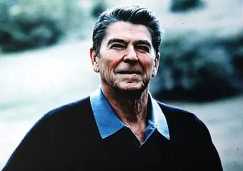Neportul lui Ronald Reagan a fost arestat