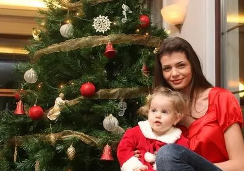Monica Columbeanu împlineşte astăzi 23 de ani!