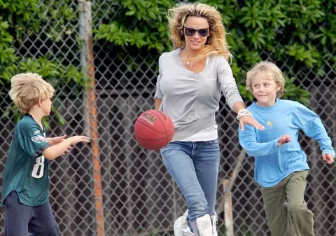Copiii Pamelei Anderson nu sunt conştienţi de imaginea ei 