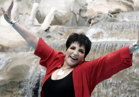 Liza Minnelli va fi operată la genunchi