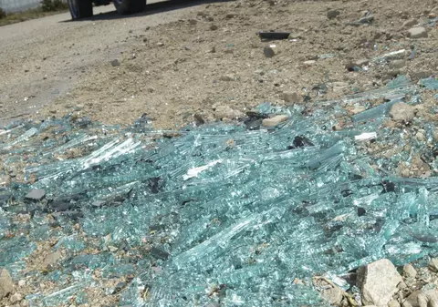 A condus cu un cadavru înfipt în parbriz