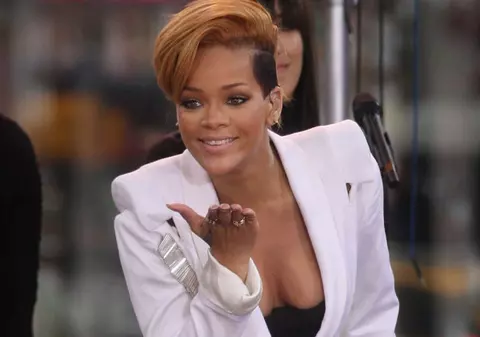 Rihanna neagă că are herpes