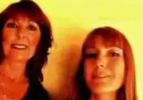 Video / Mama şi fiica joacă împreună în filme pentru adulţi